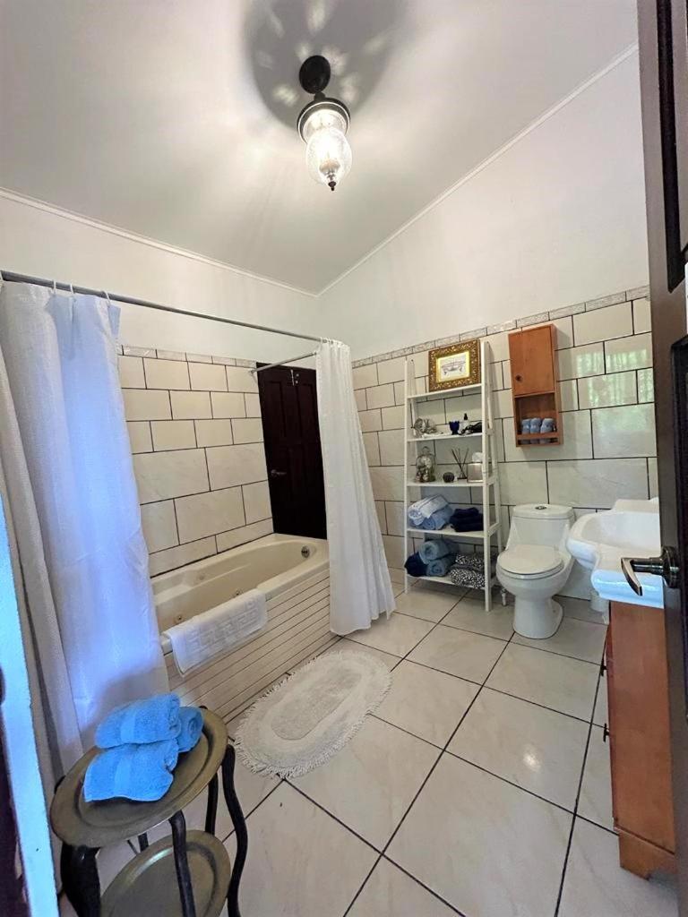 Casa Sophia 3 Listings Apartment 1 Or Apartment 2 Separately Or Apt 1 And 2 Together All With Fo Internet Guapiles Luaran gambar